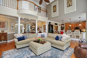 Smart TV, chimenea, reproductor de DVD, mesa de ping pong