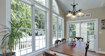 32-Acre Retreat , Pool, Hot Tub, Theatre, Fire Pit, Games + Holiday Lights