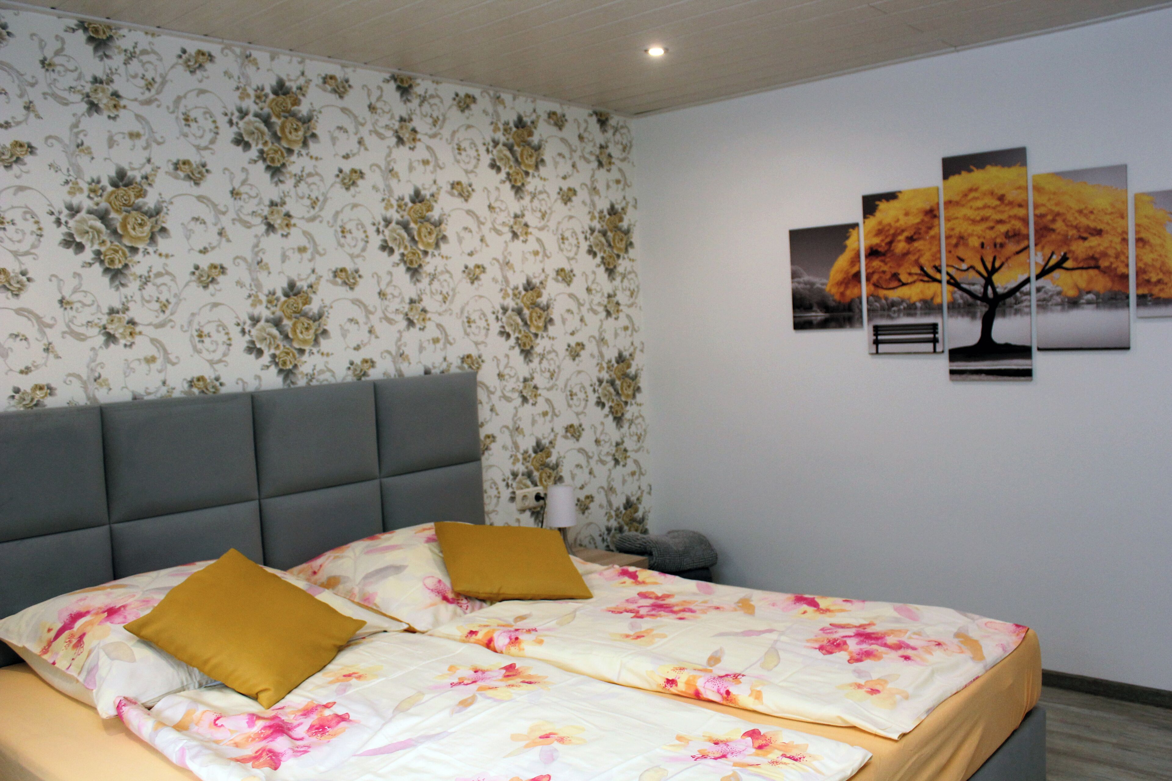 2 Schlafzimmer, Schreibtisch, Bügeleisen/Bügelbrett, Reisekinderbett