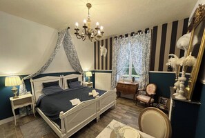 Deluxe Apartment | Premium bedding, individually decorated, individually furnished - Les Gîtes du Grand Faubourg (Lorris)