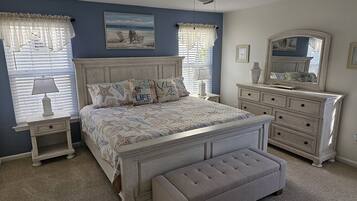3 bedrooms, desk, iron/ironing board, WiFi (free)