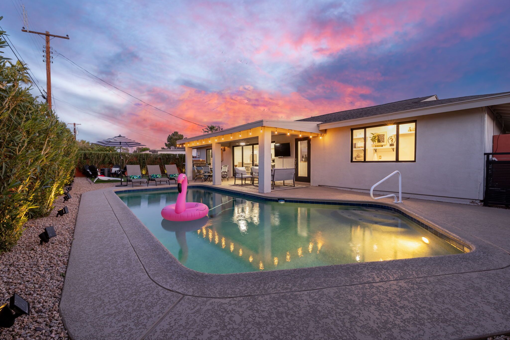 Luxury retreat in Old Town! 1mi to hot spots! Free heated pool & early check in
