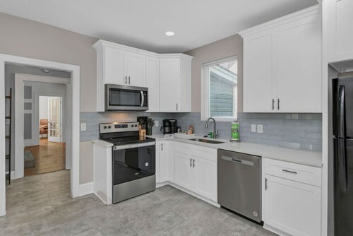 Spacious Home on Gervais | 4BR 2BA | Downtown