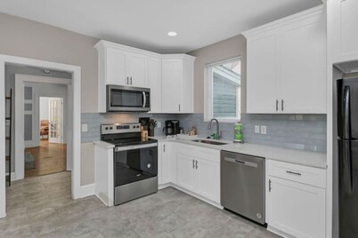 Spacious Home on Gervais | 4BR 2BA | Downtown