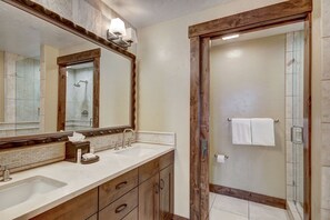 Premium Condo | Bathroom - Waterhouse 5109 (Breckenridge)