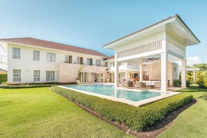 Villa, Smoking