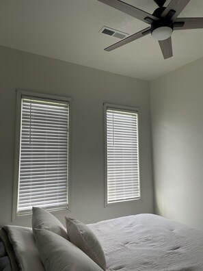 1 dormitorio, tabla de planchar con plancha, cuna de viaje y wifi gratis