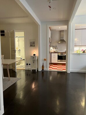 Interior - Vibrant neighbourhood in the heart of popular Södermalm. Safe and central street (Stockholms län)