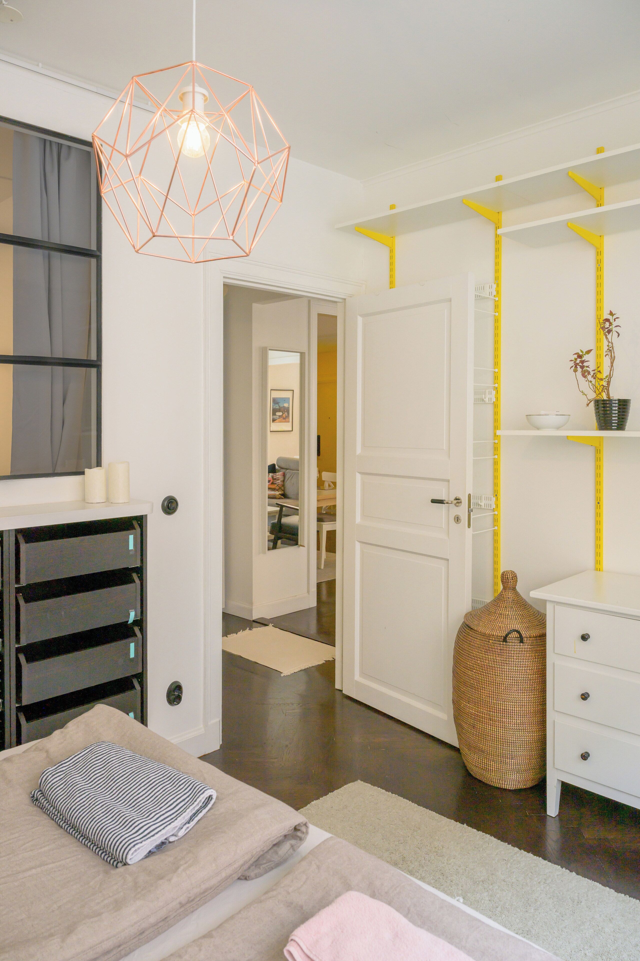 2 soverom, skrivebord, strykejern/-brett og wi-fi (inkludert)