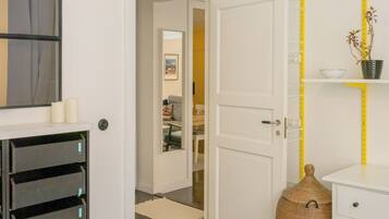 2 Schlafzimmer, Schreibtisch, Bügeleisen/Bügelbrett, kostenloses WLAN