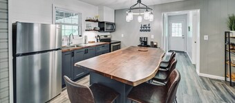 Relax in a Private Forest Escape with Hot Tub, Dogs Welcome