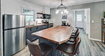 Relax in a Private Forest Escape with Hot Tub, Dogs Welcome