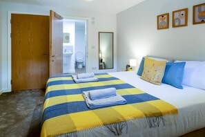 2 Schlafzimmer, Schreibtisch, Bügeleisen/Bügelbrett, kostenloses WLAN
