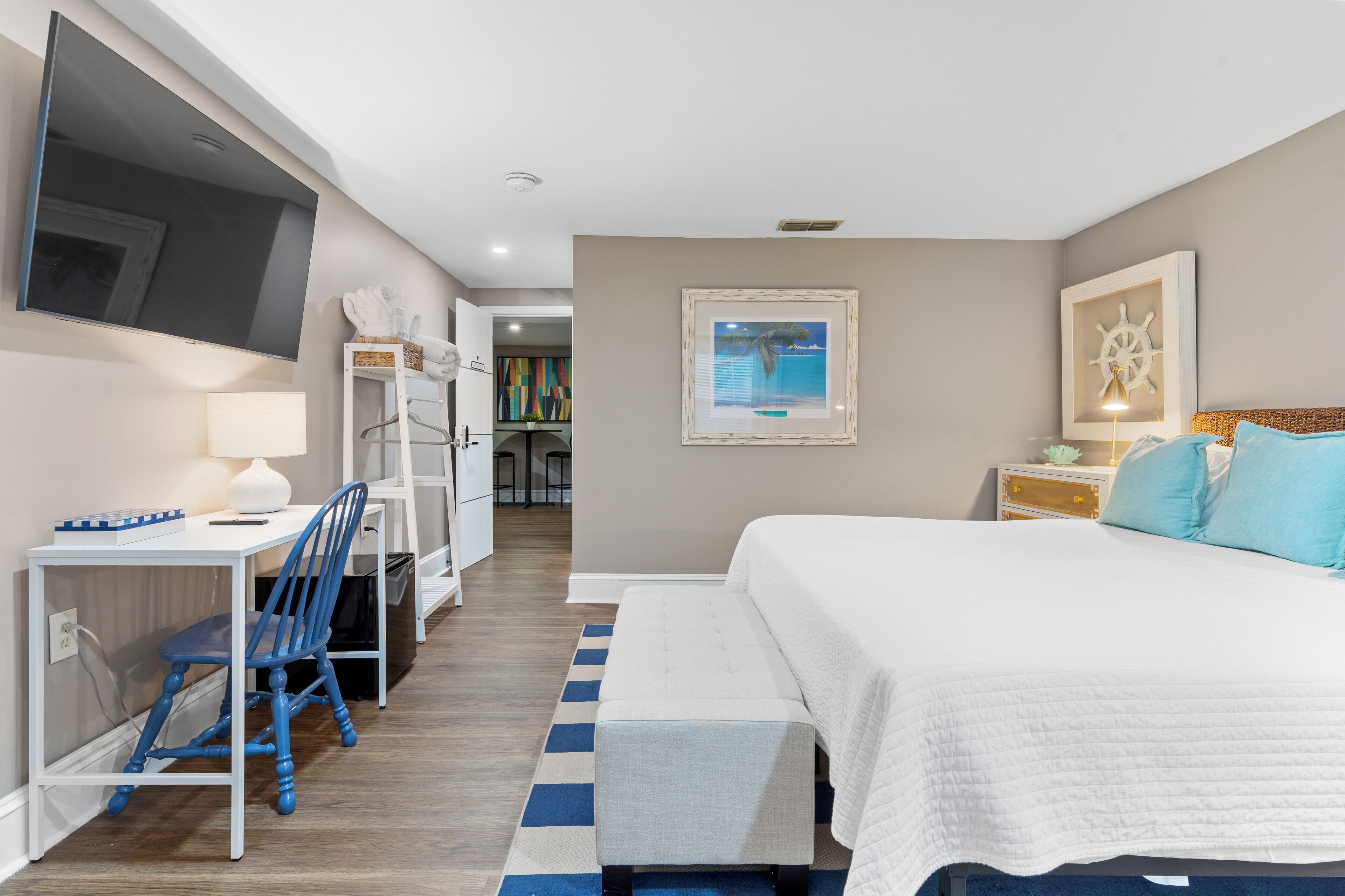 1 bedroom, individually decorated, individually furnished, desk