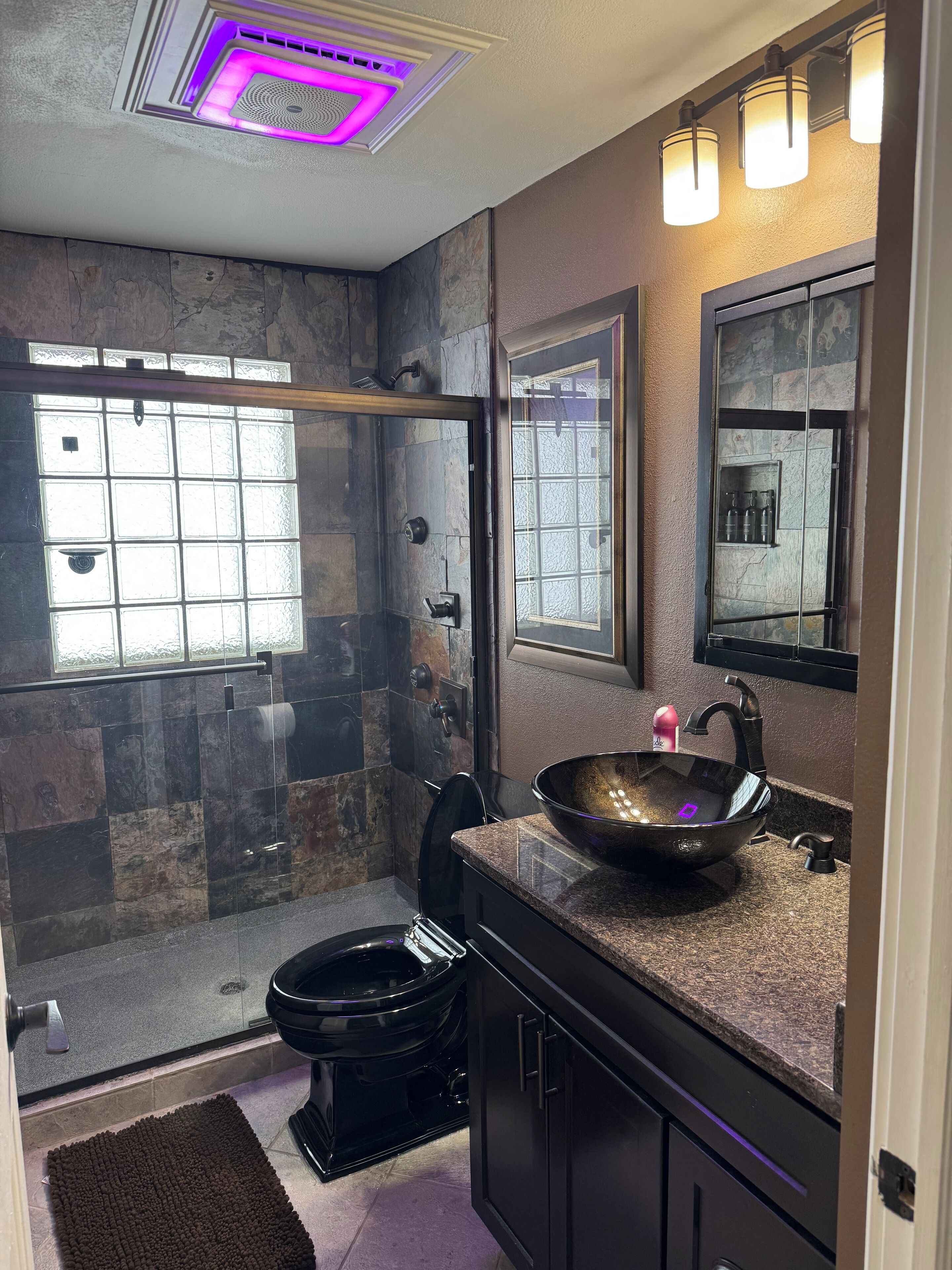 Bubbelbadkar, hårtork, handdukar och tvål