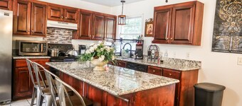 Gated Private Hilltop Villa, 3 bed, 3 bath, pool, spa on 50 acres, near airport