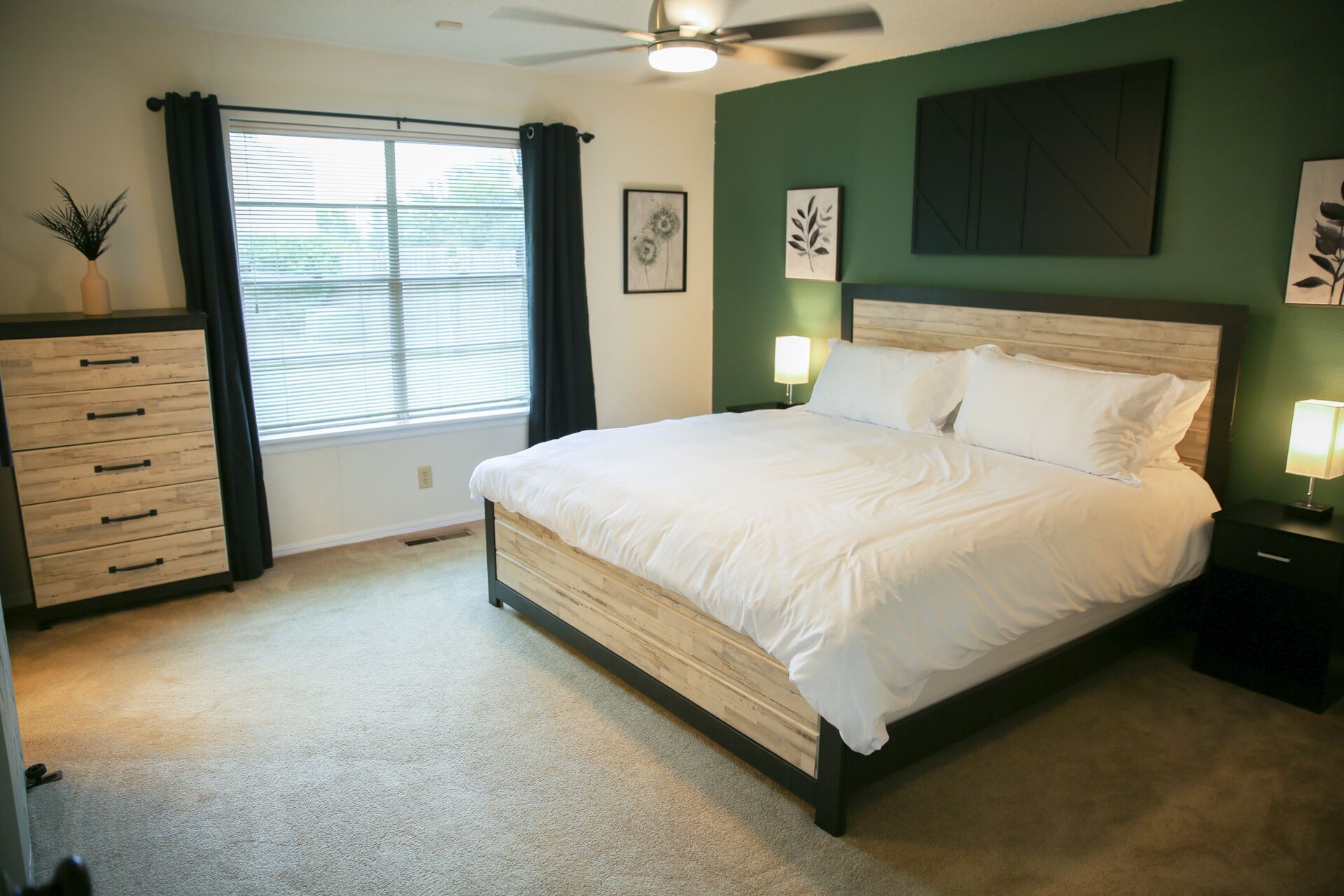 3 habitaciones, tabla de planchar con plancha, wifi y ropa de cama 