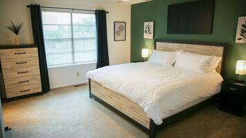 3 slaapkamers, een strijkplank/strijkijzer, wifi, beddengoed