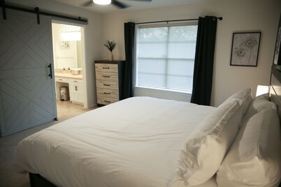 Broken Arrow Home -Cozy Design, Family Friendly