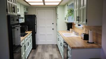 Micro-ondes, four, plaque de cuisson, lave-vaisselle