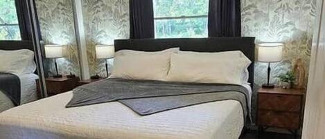 4 bedrooms, desk, iron/ironing board, free WiFi