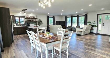 Entire modern farmhouse with year round hot tub.