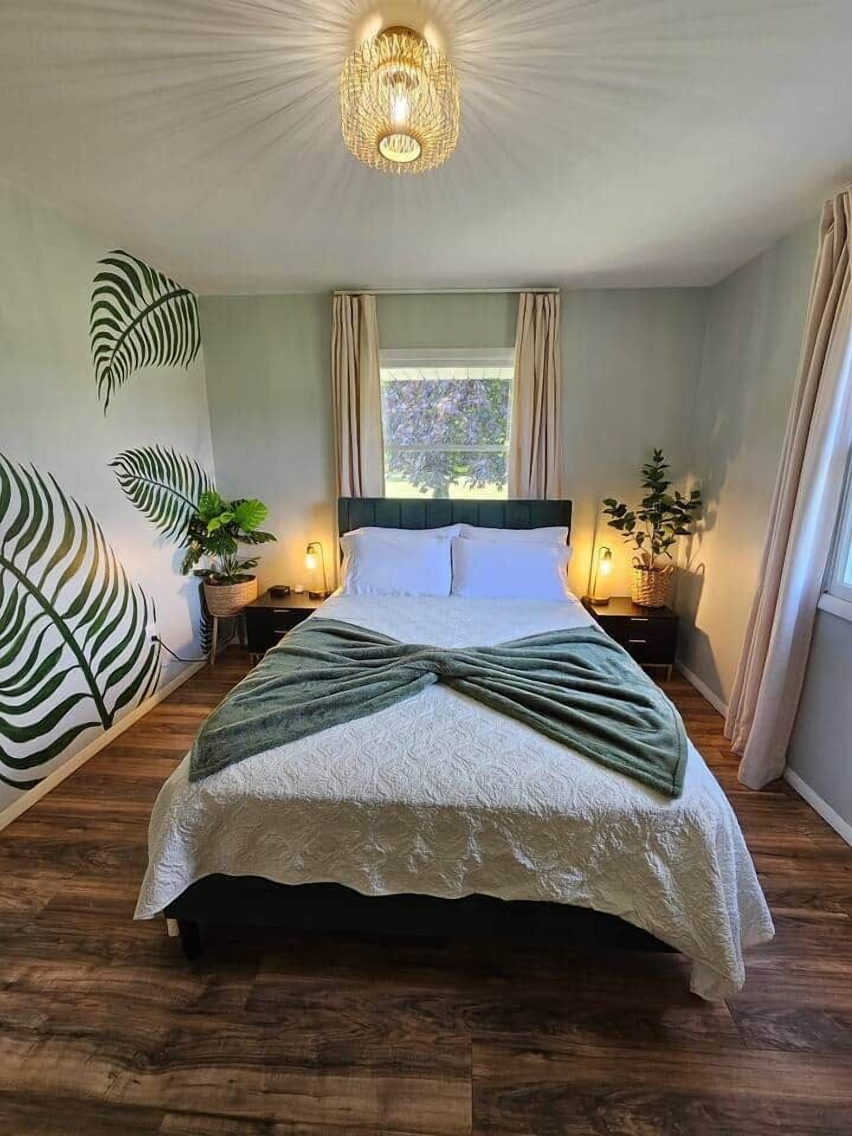 4 bedrooms, desk, iron/ironing board, free WiFi