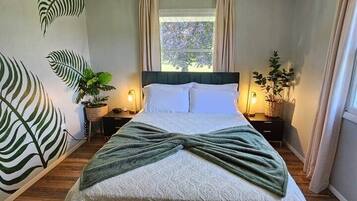 4 bedrooms, desk, iron/ironing board, free WiFi