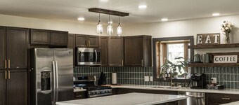 Farmhouse-hot tub, king beds, pet friendly, skiing, ORVing, hunting & golfing.