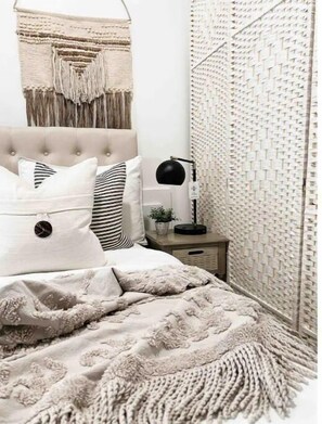 1 dormitorio, tabla de planchar con plancha, wifi y ropa de cama