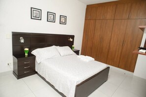 1 quarto, ferros/tábuas de passar roupa, Wi-Fi, roupa de cama