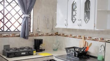 Departamento familiar, varias camas, cocina | Cocina privada | Refrigerador, lavavajillas, arrocera y licuadora