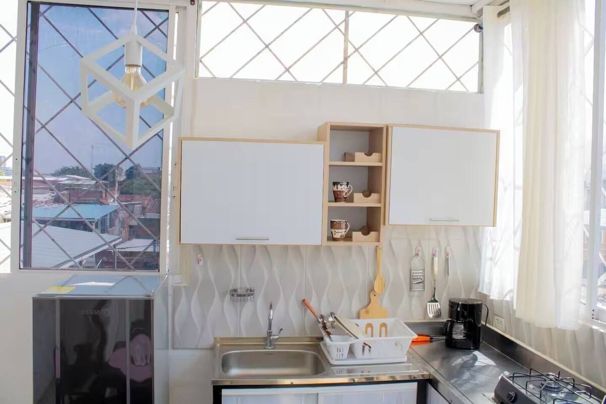 Departamento ejecutivo, 1 cama matrimonial y sofá cama, aire acondicionado, vista a la ciudad | Cocina privada | Refrigerador, lavavajillas, arrocera y licuadora
