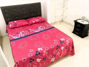 Executive Apartment, 1 Double Bed with Sofa bed, Kitchen, Ground Floor | Memory-foam beds, laptop workspace, free WiFi, bed sheets - Alojamientos Sucursal Cali (Cali)