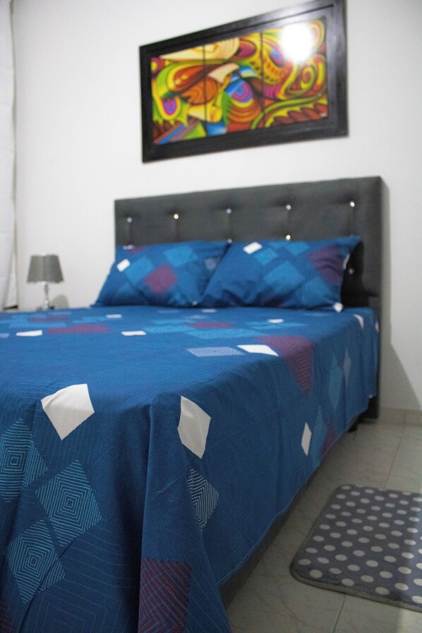 Appartement Familial, animaux de compagnie acceptés | Matelas mémoire de forme, espace de travail pour ordinateur portable