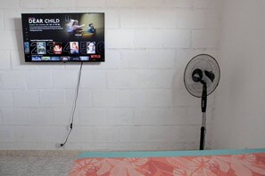 Family Apartment, Multiple Beds, Kitchen | Television - Alojamientos Sucursal Cali (Cali)