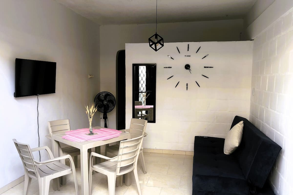 Appartement Exécutif, 1 lit double et 1 canapé-lit, cuisine, rez-de-chaussée | Salle à manger