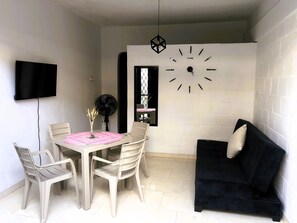 Executive Apartment, 1 Double Bed with Sofa bed, Kitchen, Ground Floor | Dining room - Alojamientos Sucursal Cali (Cali)