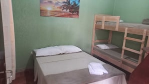 Basic Quadruple Room | Free WiFi - Pousada Sol e Lua (Caraguatatuba)