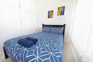 2 habitaciones, tabla de planchar con plancha, wifi y ropa de cama 