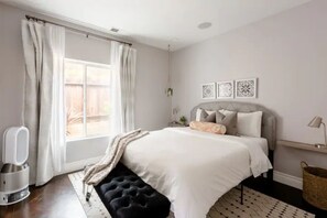 1 habitación, tabla de planchar con plancha, cuna de viaje y wifi