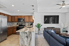 Private kitchen - Modern Luxury Townhouse (Clarksville)