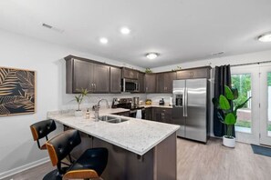 Private kitchen - Modern Luxury Townhouse (Clarksville)