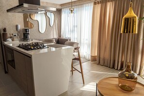 Leilighet – junior | Eget kjøkken | Kjøleskap, mikrobølgeovn, ovn og kokeplater