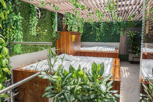 Indoor spa tub