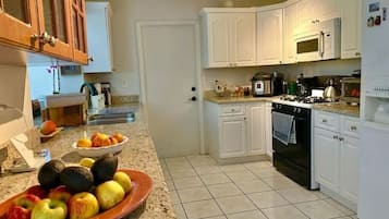 Oven, stovetop, dishwasher, coffee/tea maker
