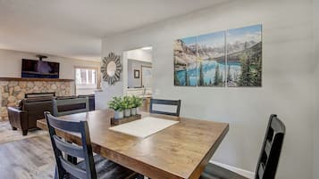 Kondominium Premium | Area keluarga | Perapian