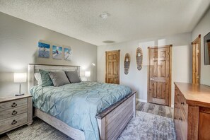 2 bedrooms, individually decorated, individually furnished