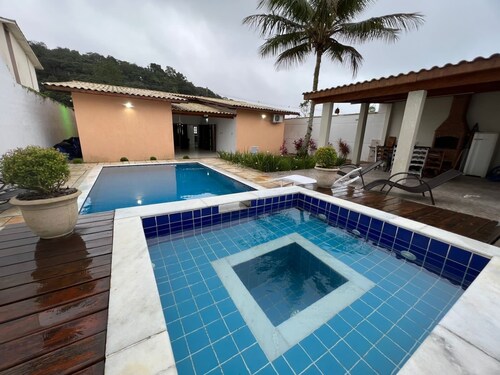Bela Casa Caraguatatuba - Praia do Capricórnio - 10 Pessoas