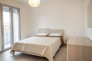 2 bedrooms, WiFi, bed sheets - SE029 - Mondolfo, new three-room apartment with balcony and air conditioning (Mondolfo)